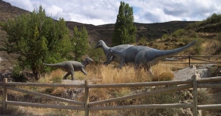 Paseando entre dinosaurios en La Rioja