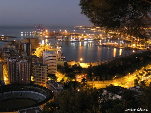 Vista de Málaga al amanecer