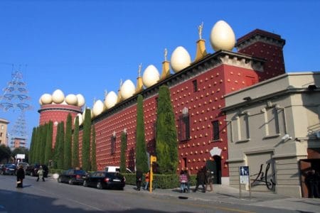 Figueras, Teatro-Museo Dali y el surrealismo