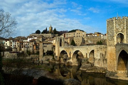 Besalú, viajar en el tiempo por Girona