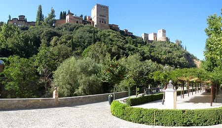 El Paseo de los Tristes en Granada
