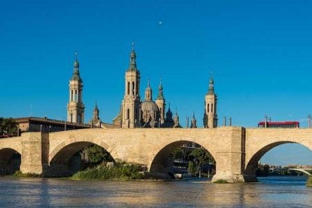 El Puente de Piedra en Zaragoza