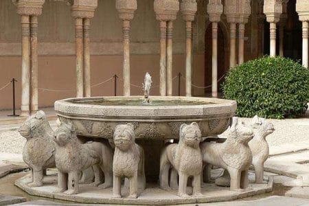 El Patio de los Leones, en la Alhambra de Granada