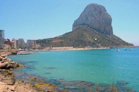 Dos destinos de playa en la costa del Mediterráneo