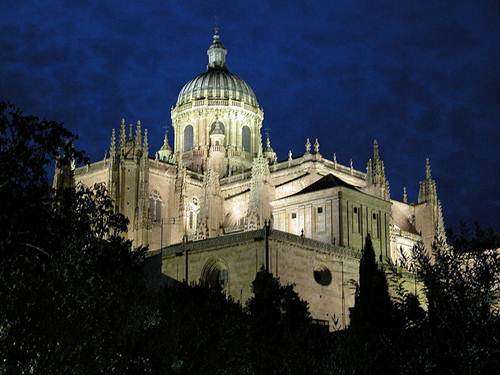 Catedral-de-Salamanca-de-noche
