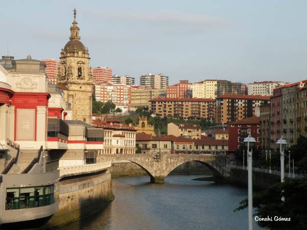 Casco viejo de Bilbao con el Nervión